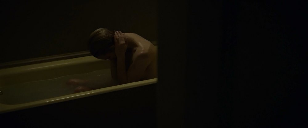 Mackenzie Davis hot nude