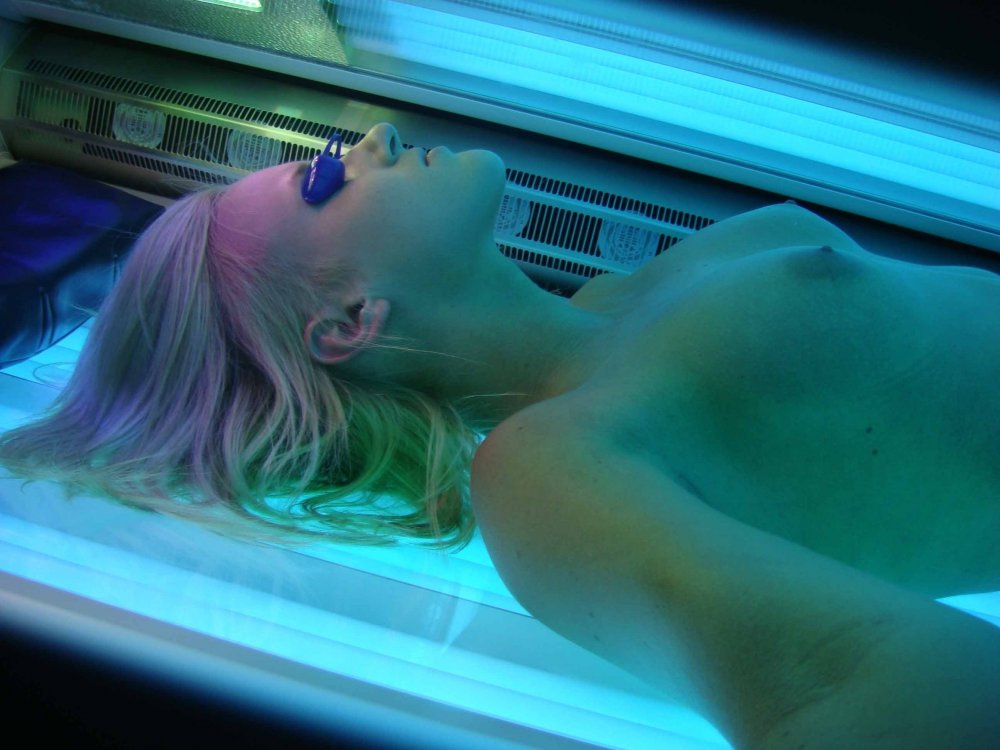 Naked Susana Spears in the solarium