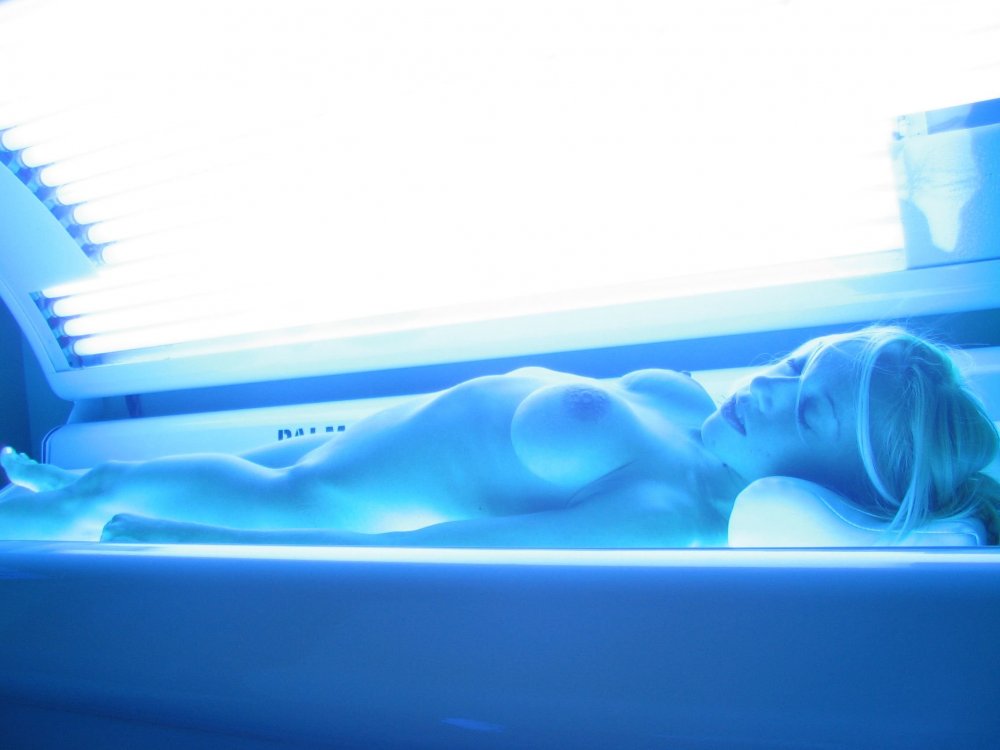 Big boobs in solarium