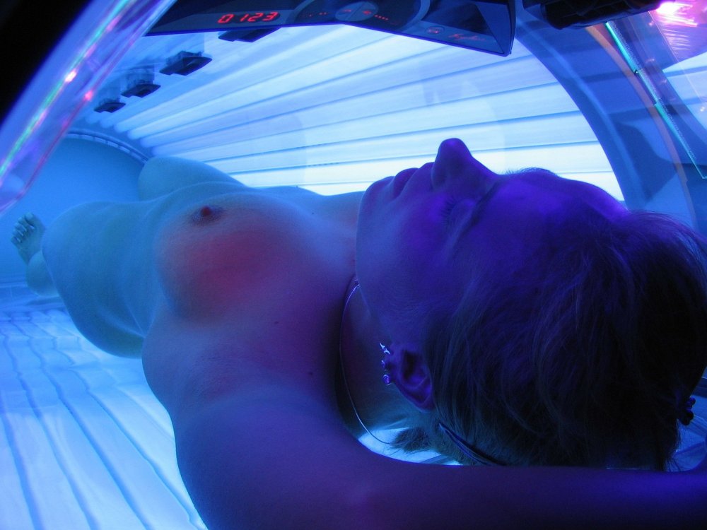 Naked girls in solarium