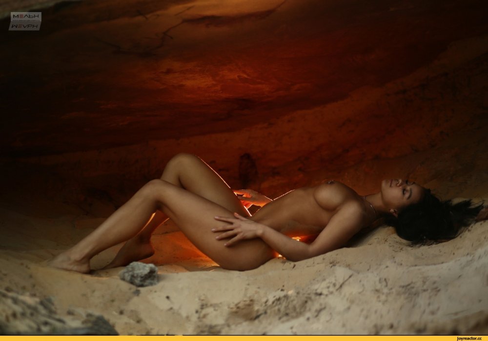 Anna Matthews without panties