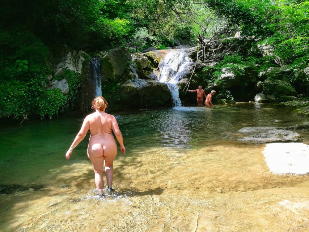 Exhibitionism on the beach XXX