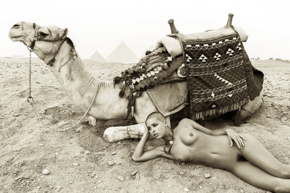 Marisa Papen in Egypt