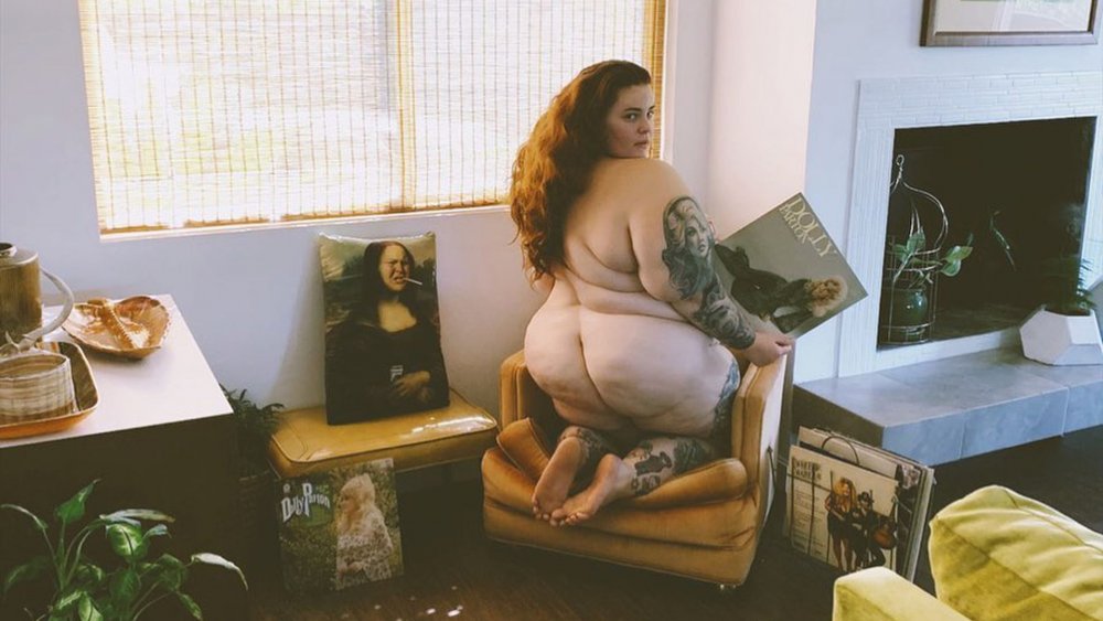 Model Bodyposive Tesser Holide XXX