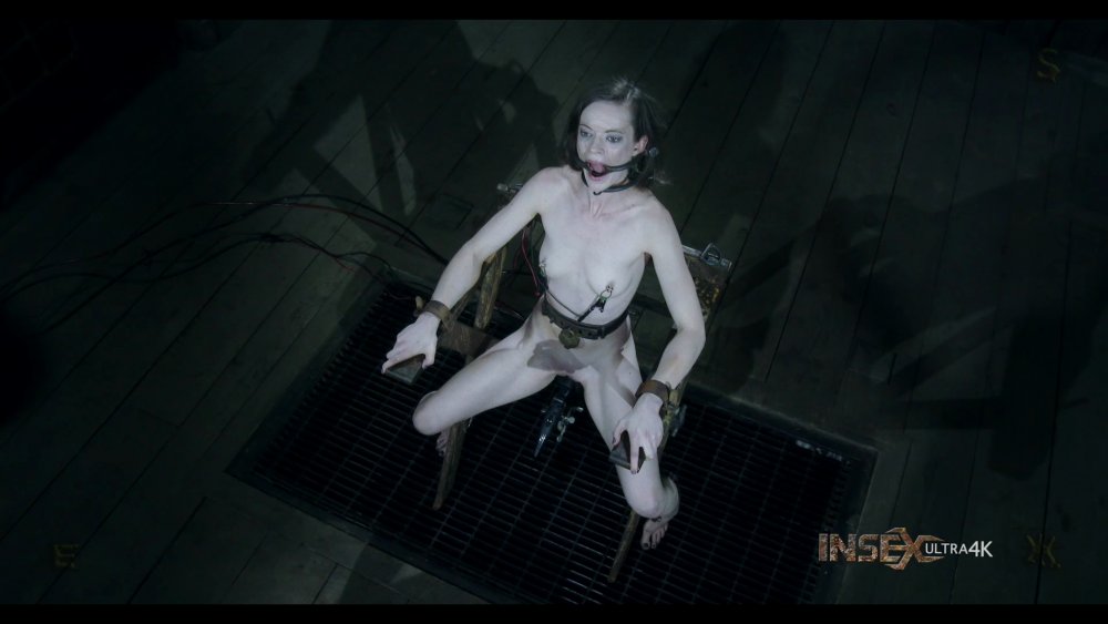 Luna Lain Stuck in Trash Kan Video Fetish