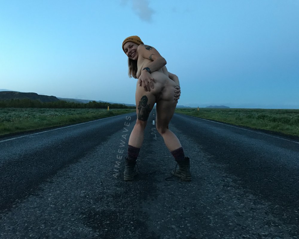 Travels by hitchhiking naked