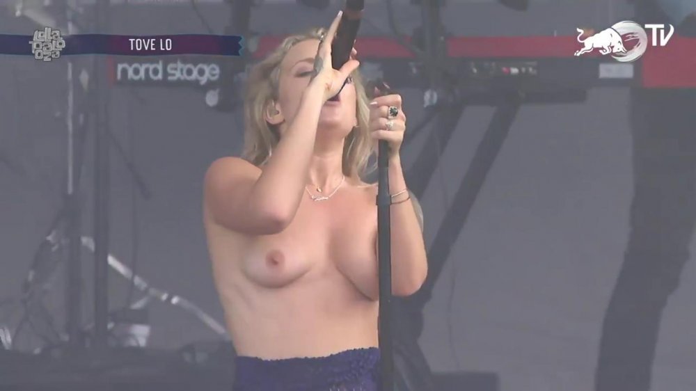 Singer Tove LO Toples