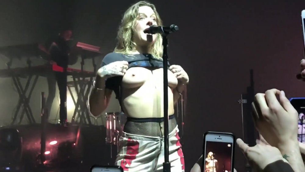 Tove Lo shows naked breasts