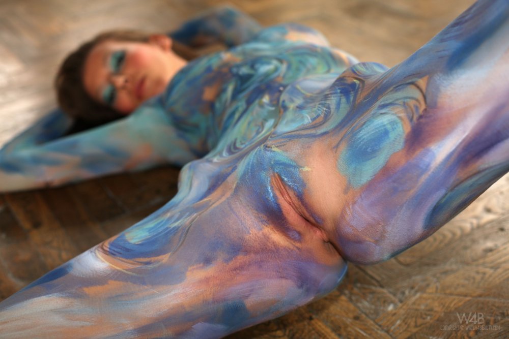 Bodiart on a naked female body
