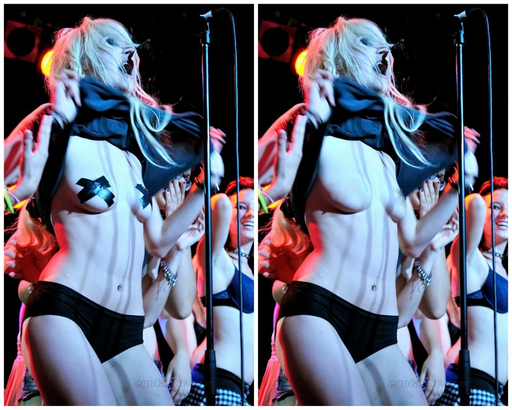 Taylor Momsen chest