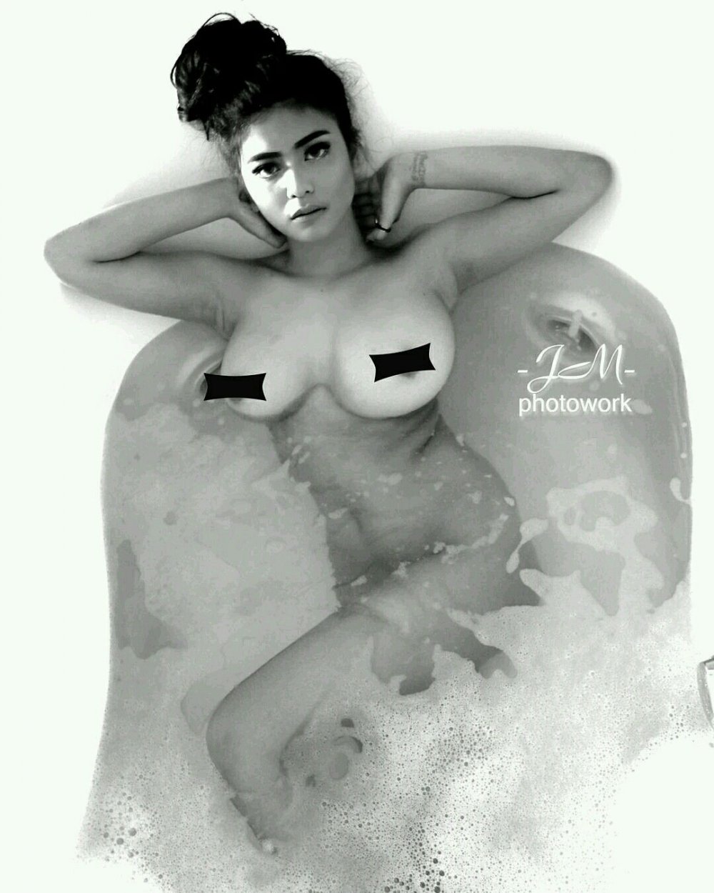 Sumitra Sarakorn Hot