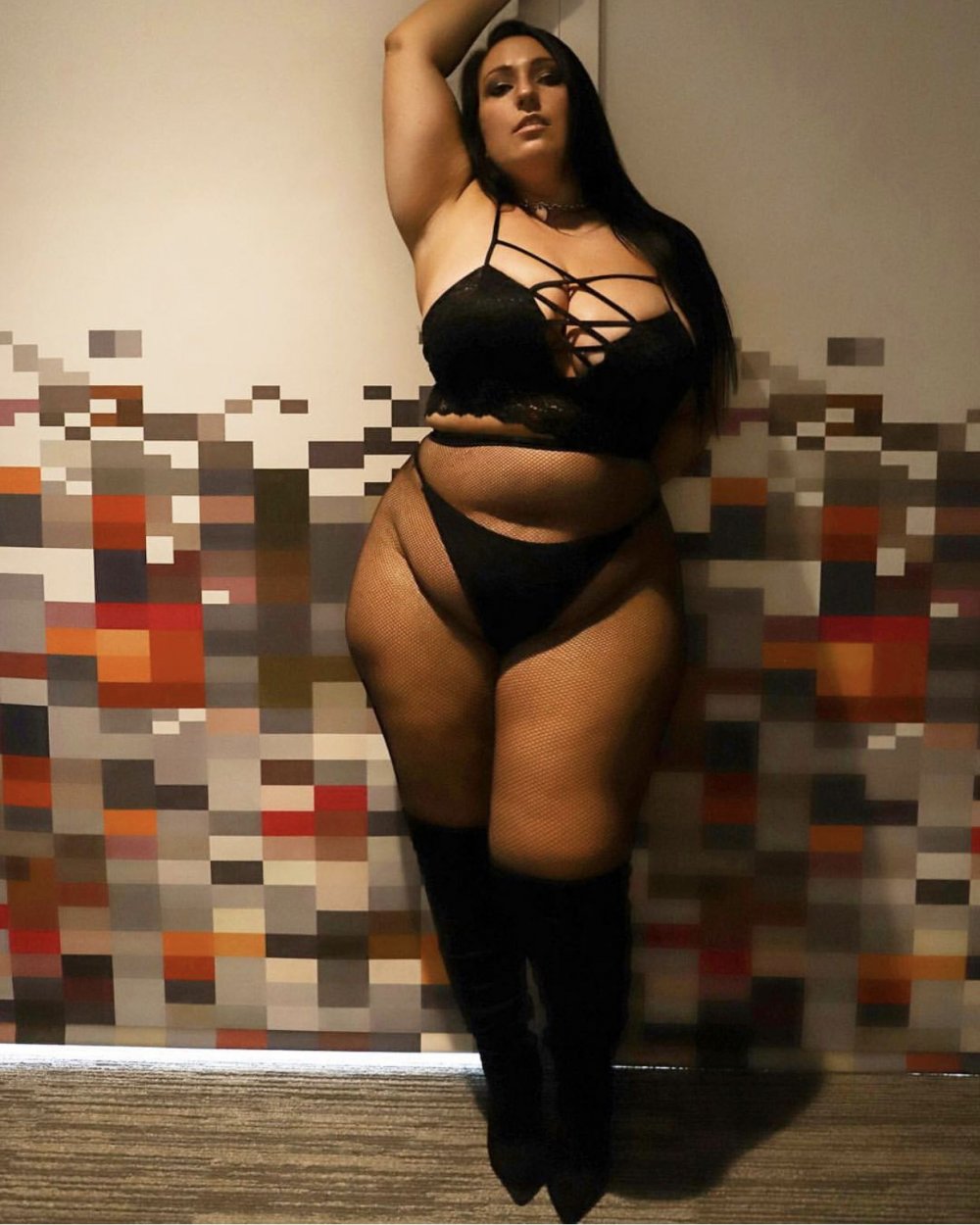 Amber Curve-Plus-Size model