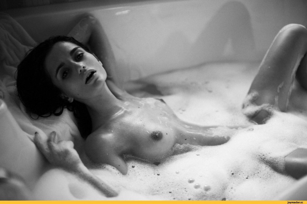 Ekaterina Zueva is naked