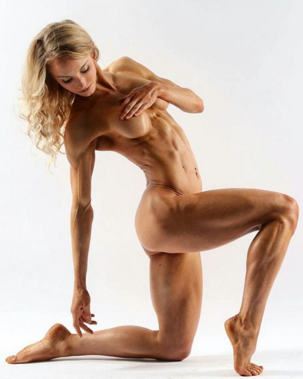 Rachel Kummon muscle nude