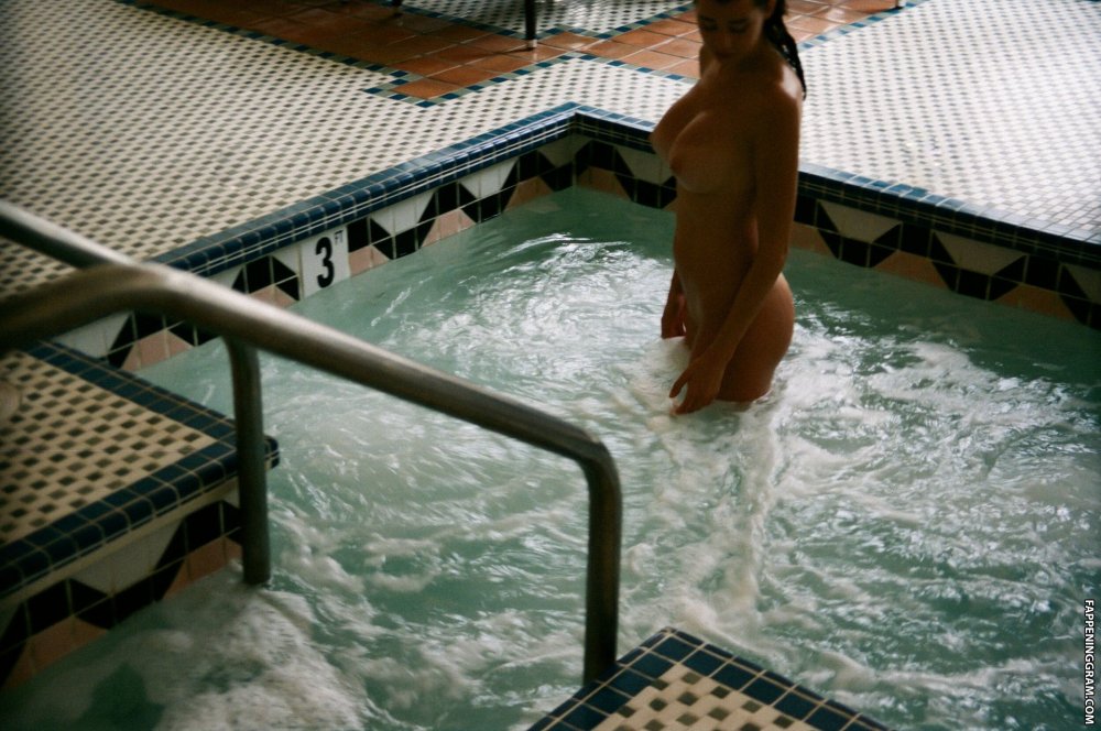 Sarah McDaniel erotic