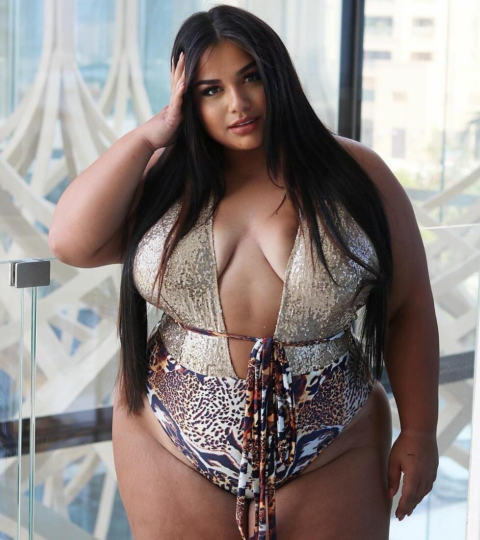 Plus-Size Diana Sirokai