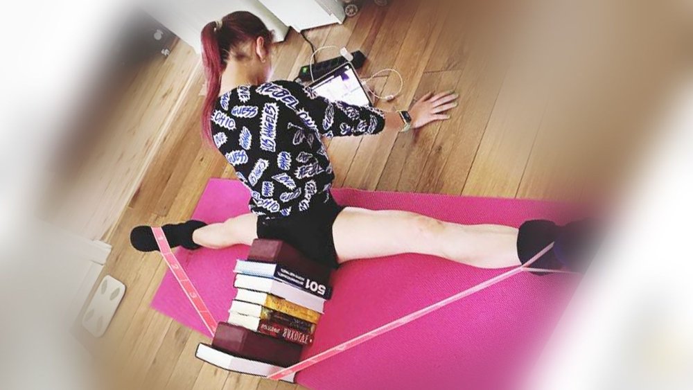 Alena Bone Skater Hot