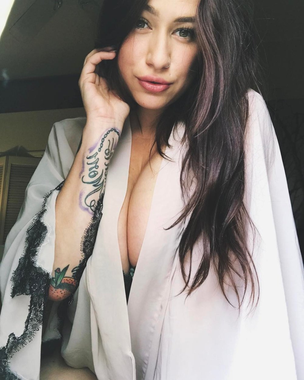 Naked Pornstar Mia Woods