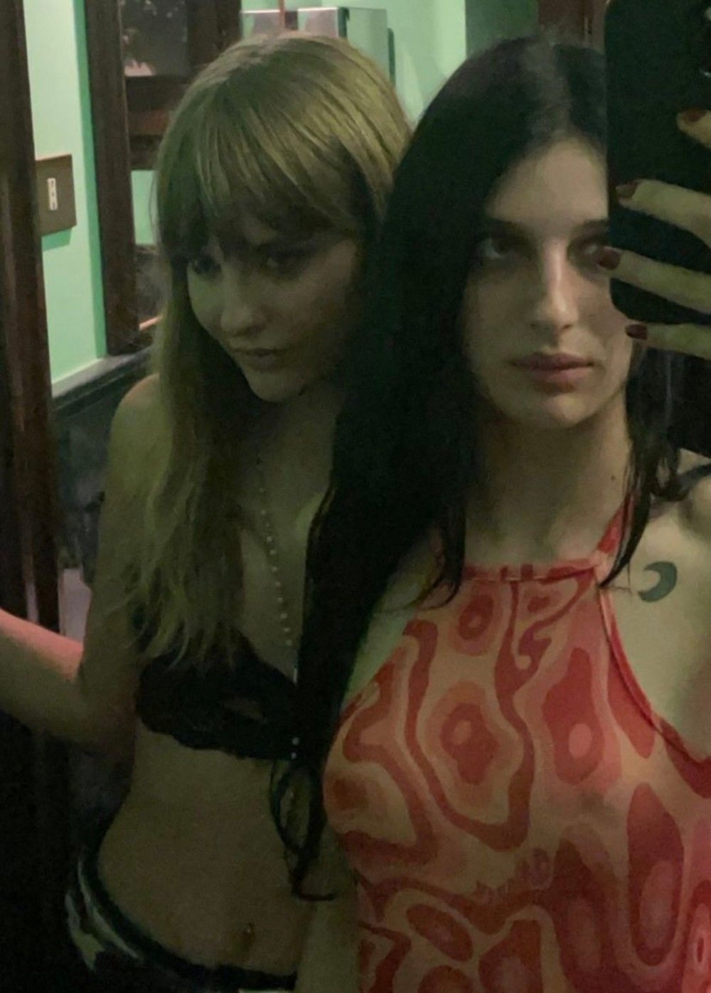 Victoria de Angelis chest