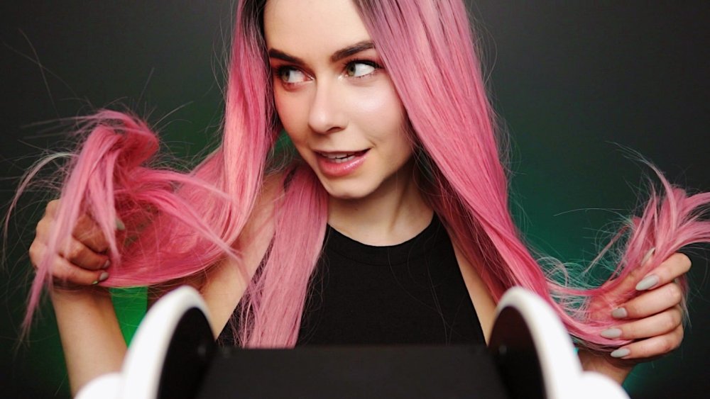 Beautiful girls suck