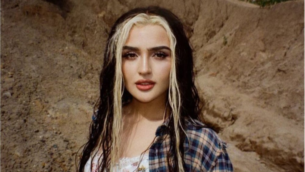 Dina Saeva and Creed