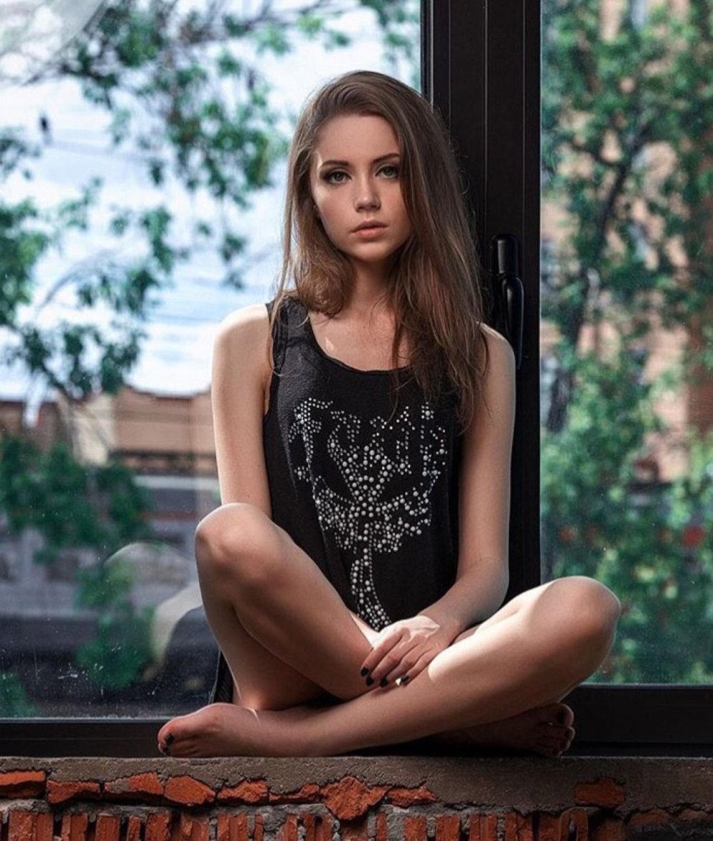 Ksenia Mishina Actress Legs