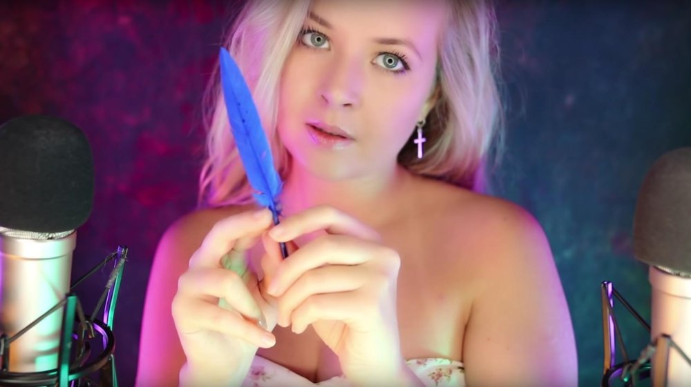 Lamp wallpaper with girls