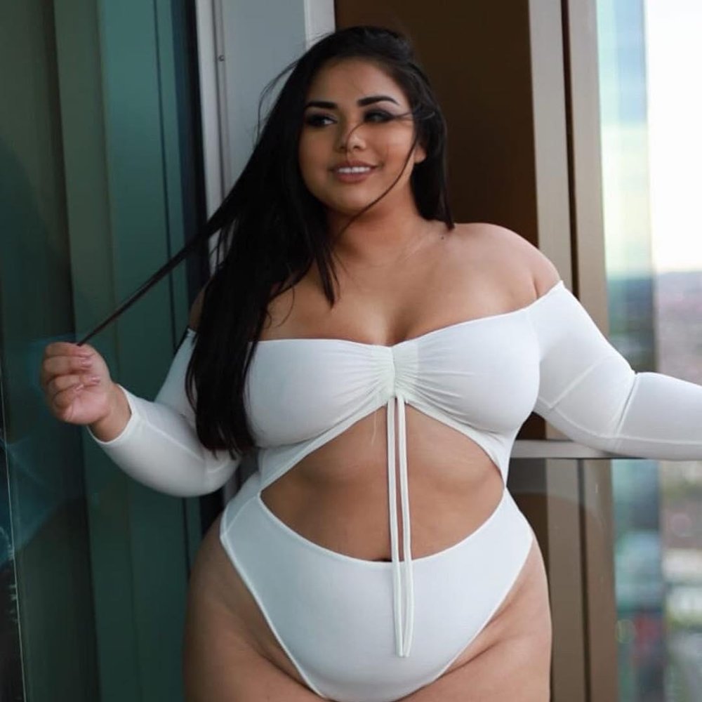 Plus-Size Diana Sirokai