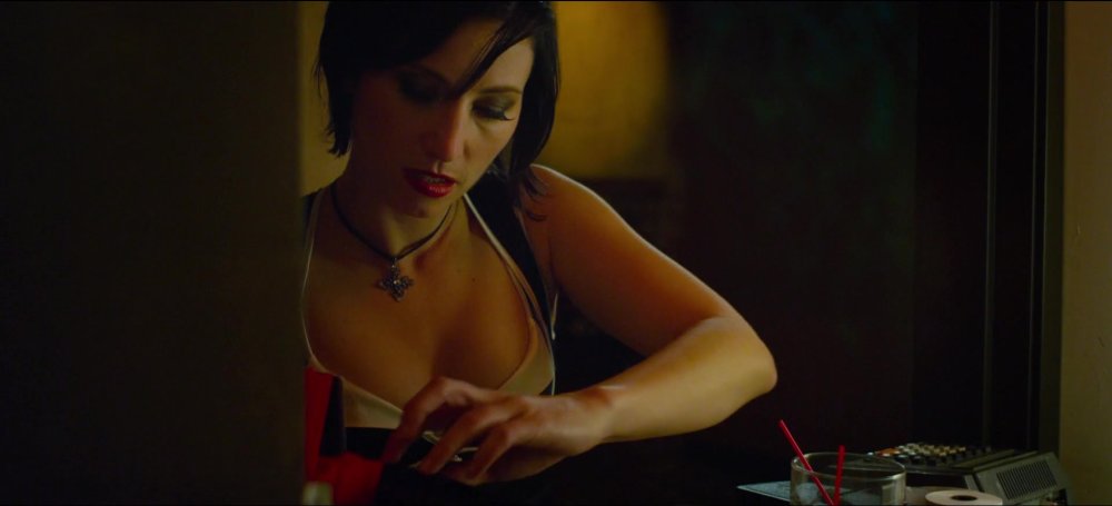 Alissa Milano breastfeeding