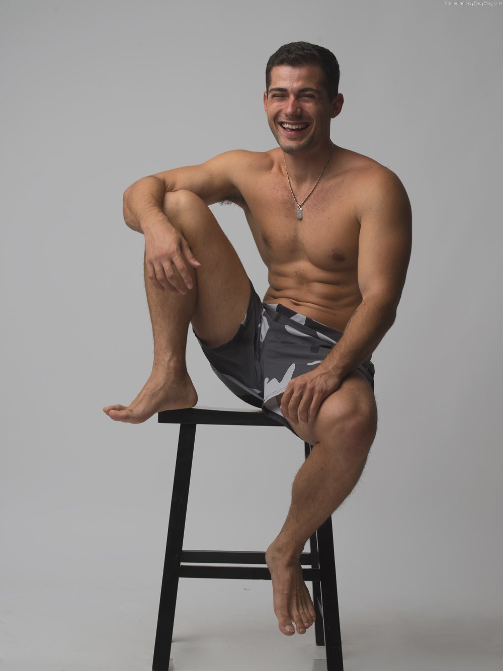 Christian Monzon barefoot