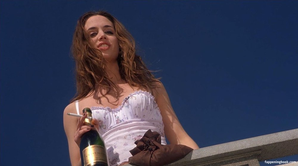 Eliza Dunes with a dog