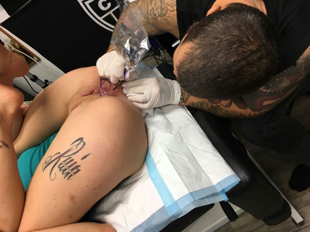 Erotic tattoos in girls