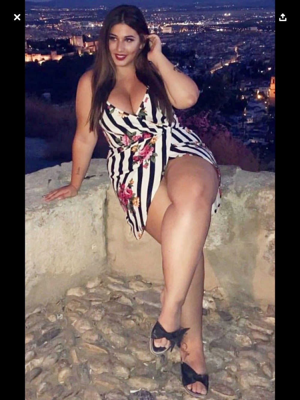 Alicia Castro Plus Saiz legs