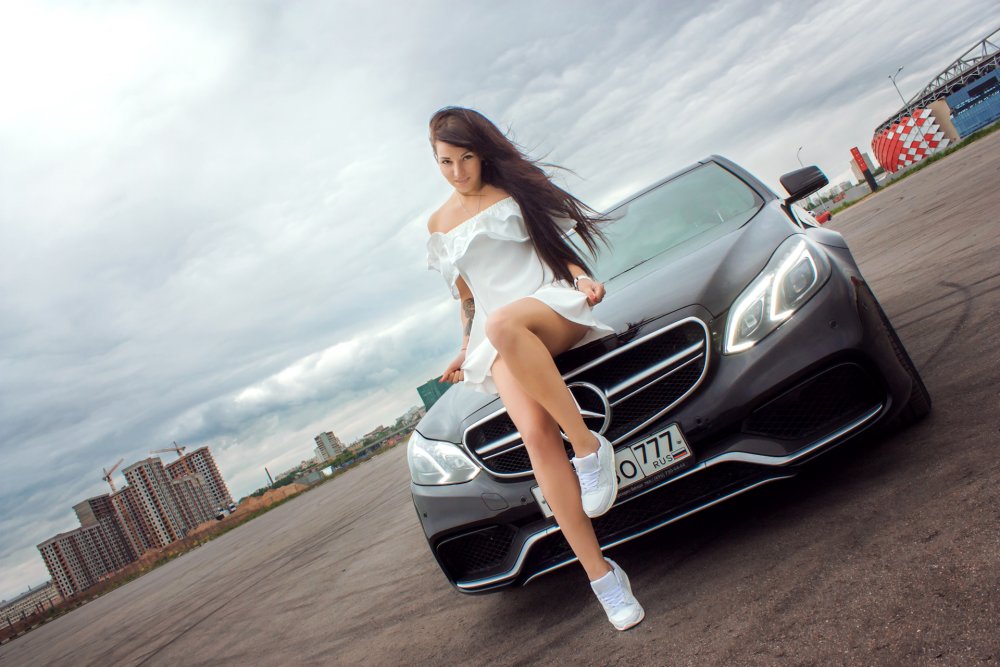 Merce C63 AMG and girl
