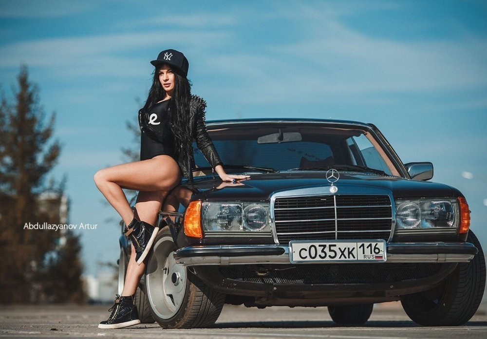 Mercedes-Benz w124 and girls