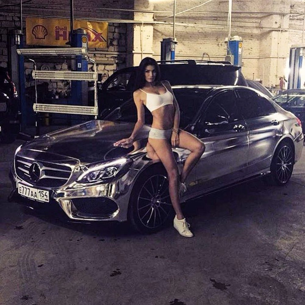 Mercedes W212 with a girl