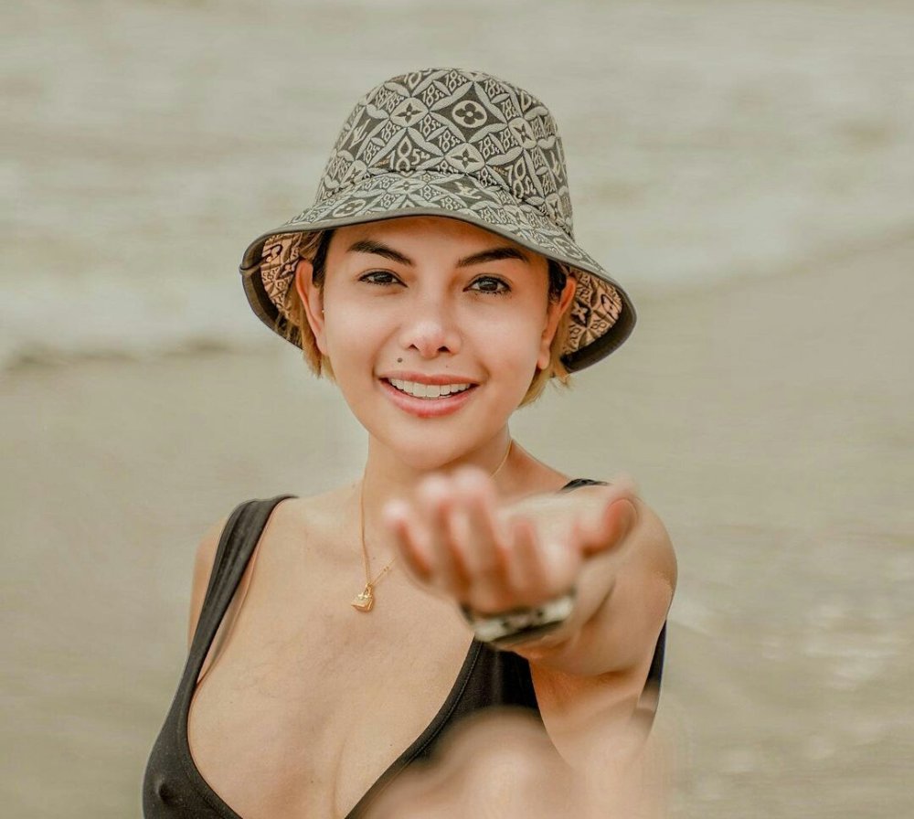 Tetek Nikita Mirzani