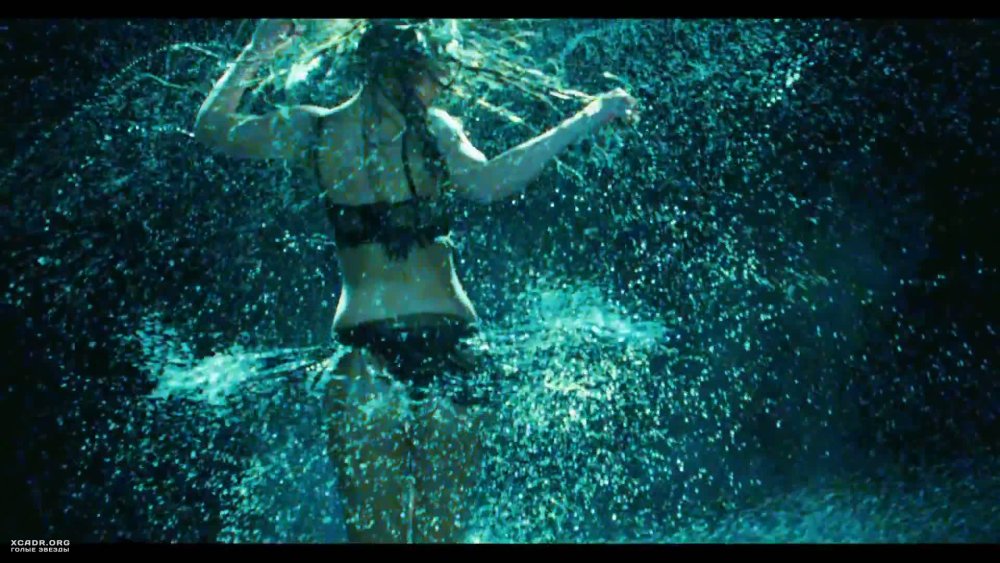 Jennifer Love Hwitt Feat on the beach