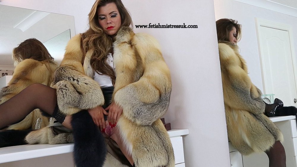 Christina Carlin-Craft is naked