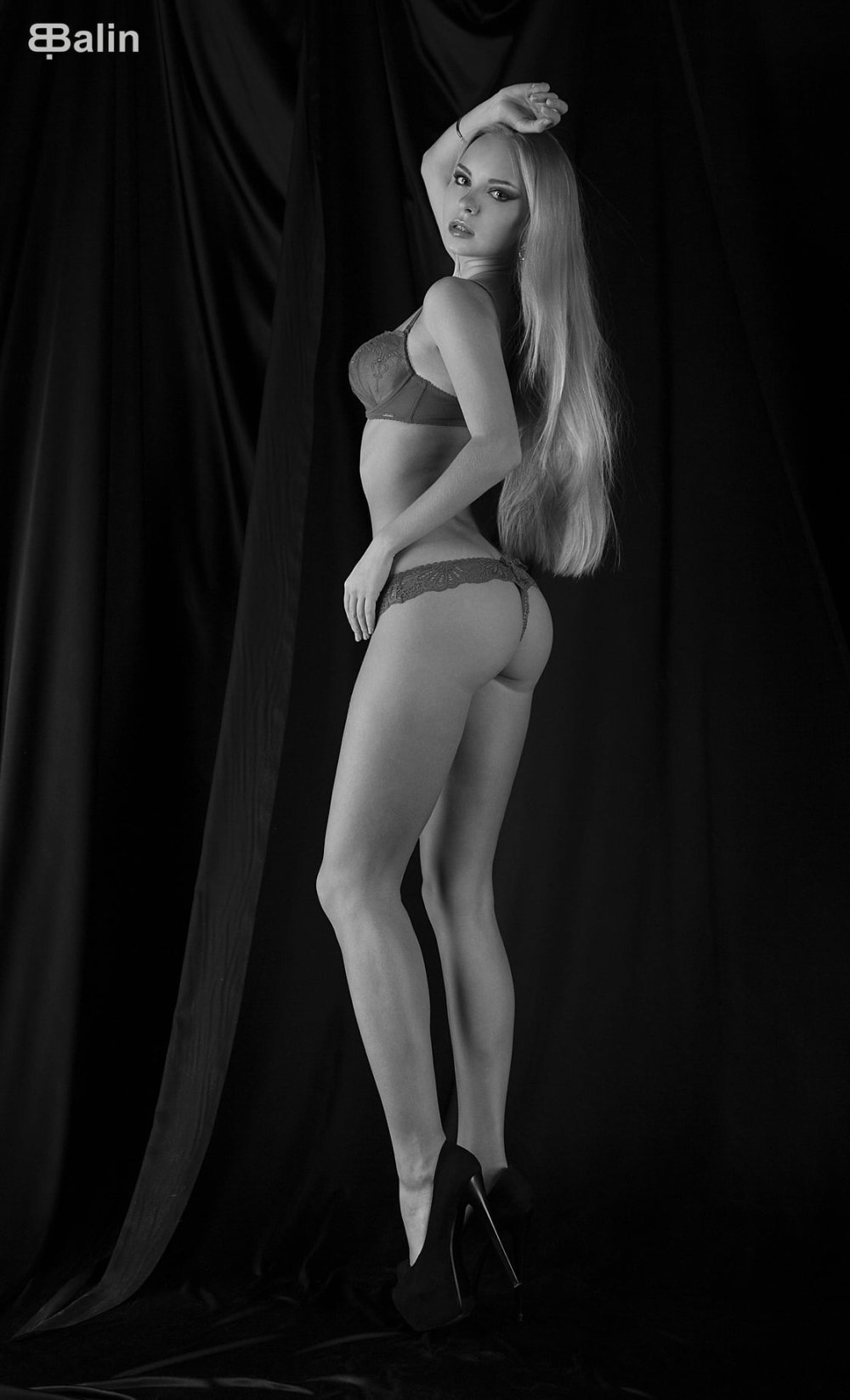 The guy took a picture with actresses