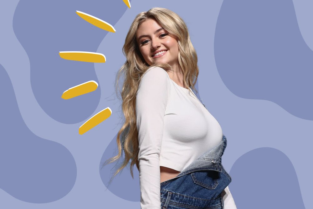 Топлесс на балконе отеля