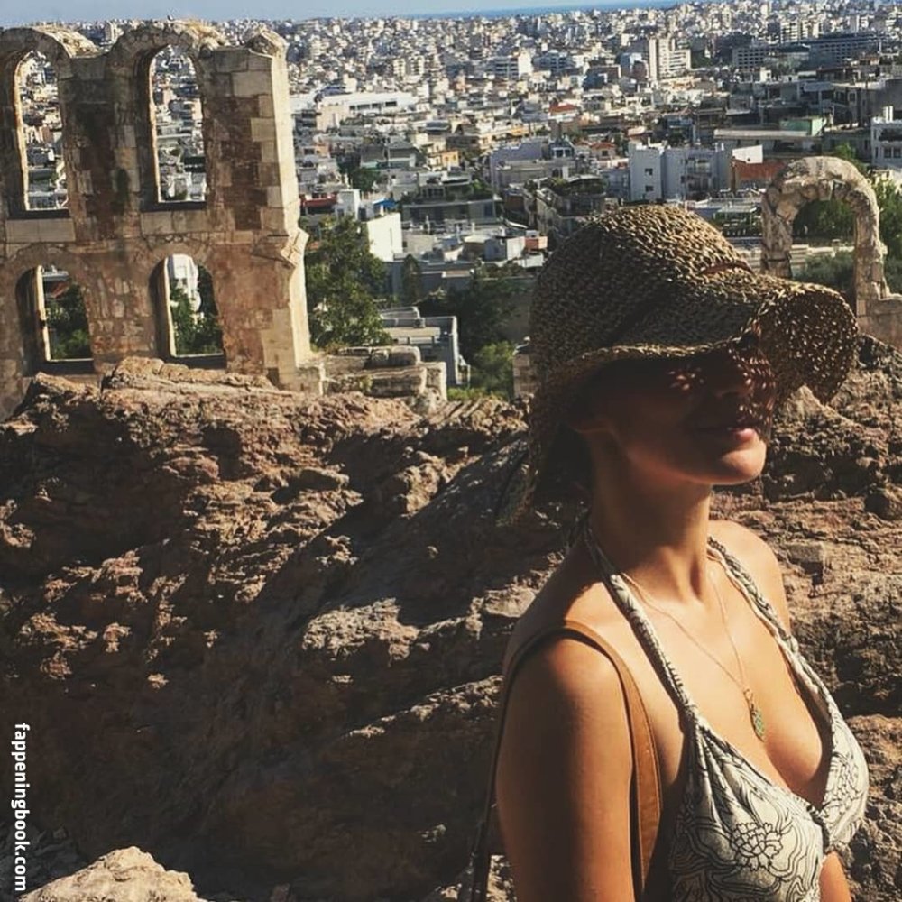 Welcome to Paradise 2005 Jessica Alba