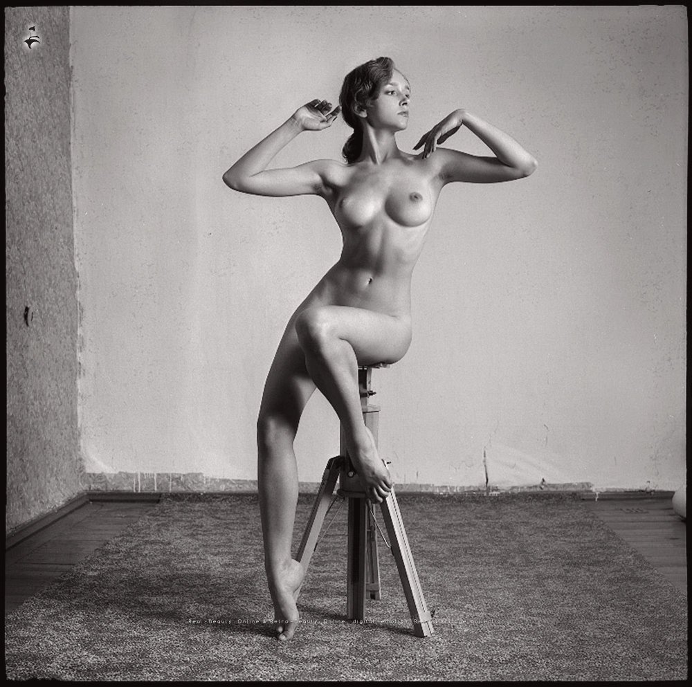 Naked women of the model