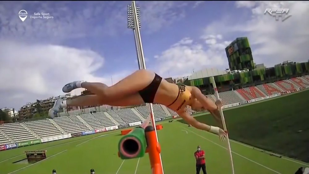 Clara Fernandez Jump