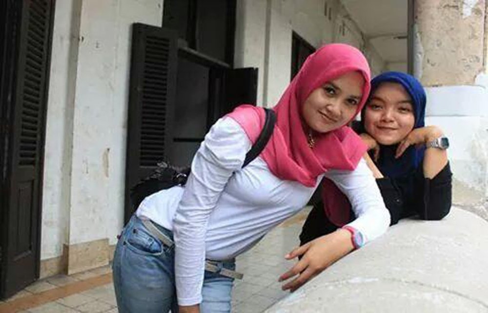 Indonesian in the hijaba fucking