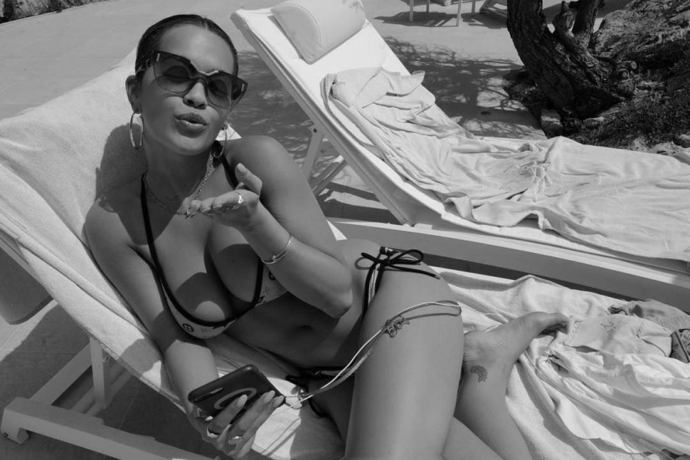 Rita Tamashunen Topless