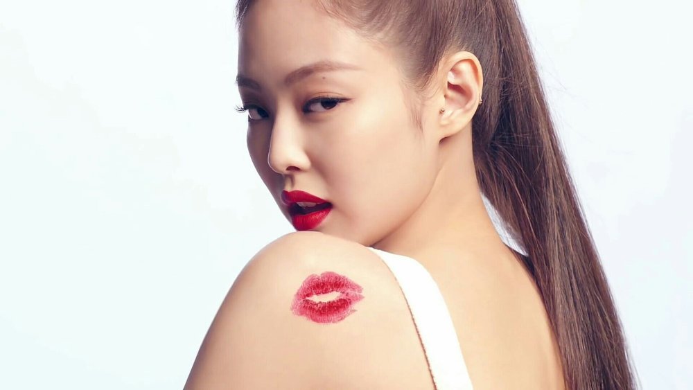 Jennie Kim Calvin Klein