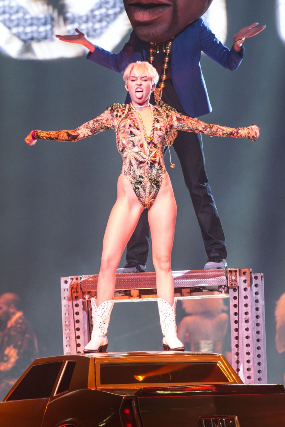Miley Cyrus concert 2014