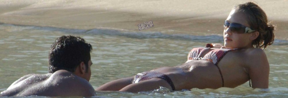 Justin Bieber and Selena Gomez hug