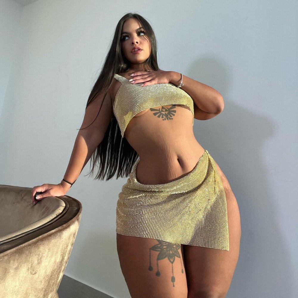 CHUBBYCHIQUITA feeding is naked